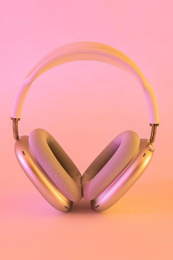 noise cancelling headphones for a comfortable glight