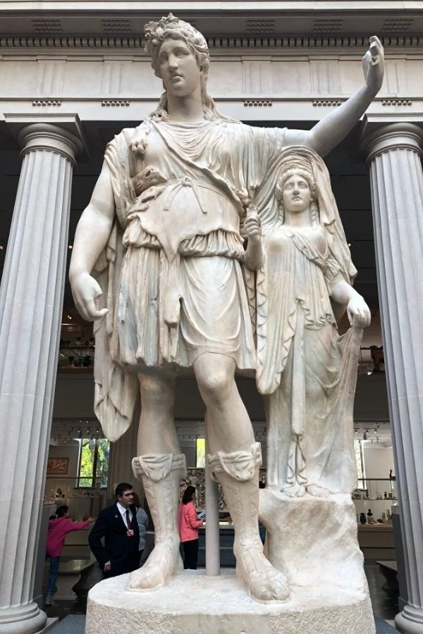 Statue of Dionysos leaning on a female figure. The Metropolitan Museum. 