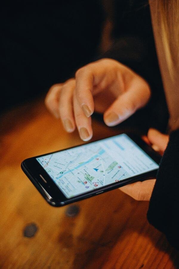 Using Google maps for finding your way in a new city in summer 2025